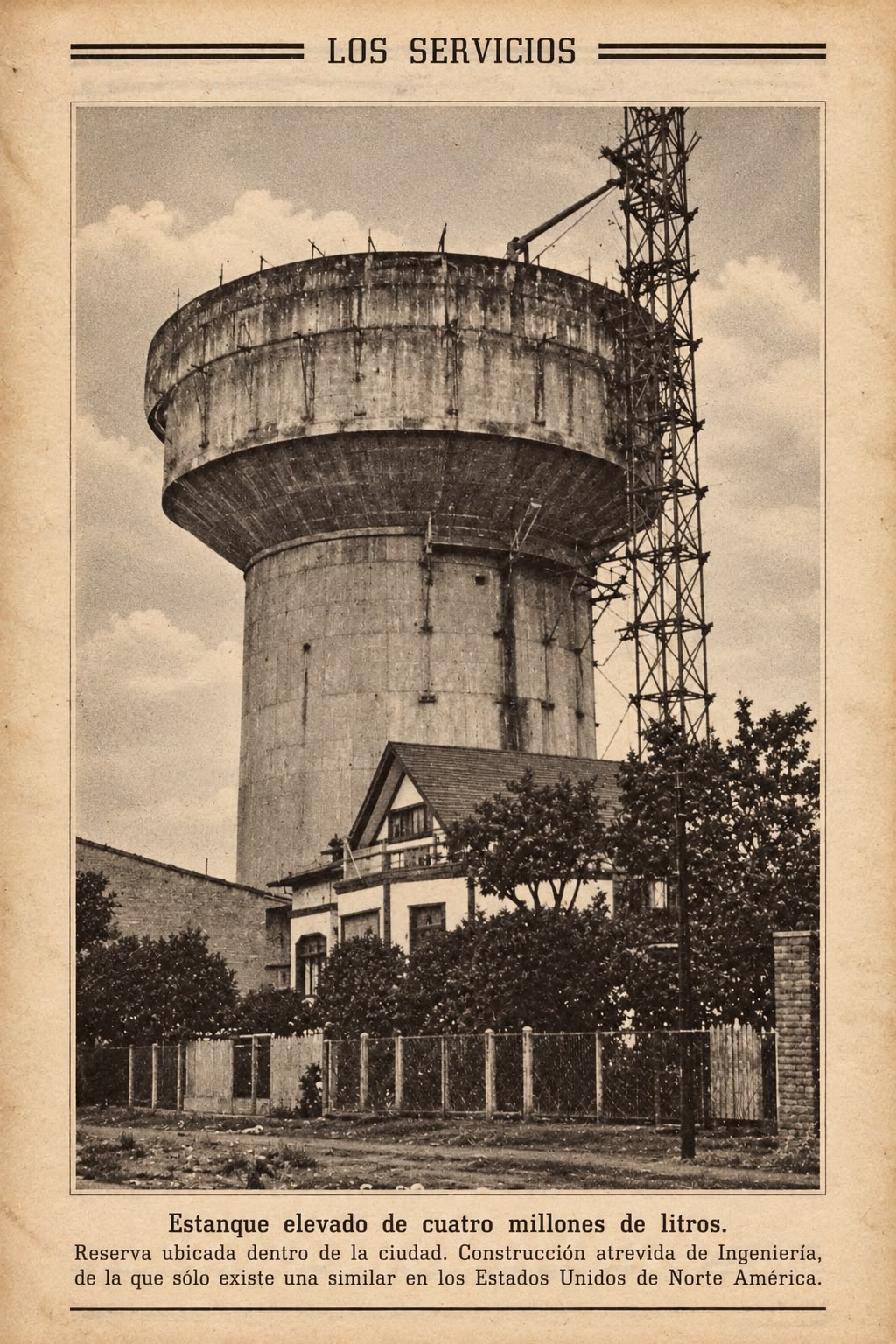 Fotografía histórica de la Copa de Agua de avenida Picarte en Valdivia, publicada en el Álbum Biográfico de Valdivia de 1941